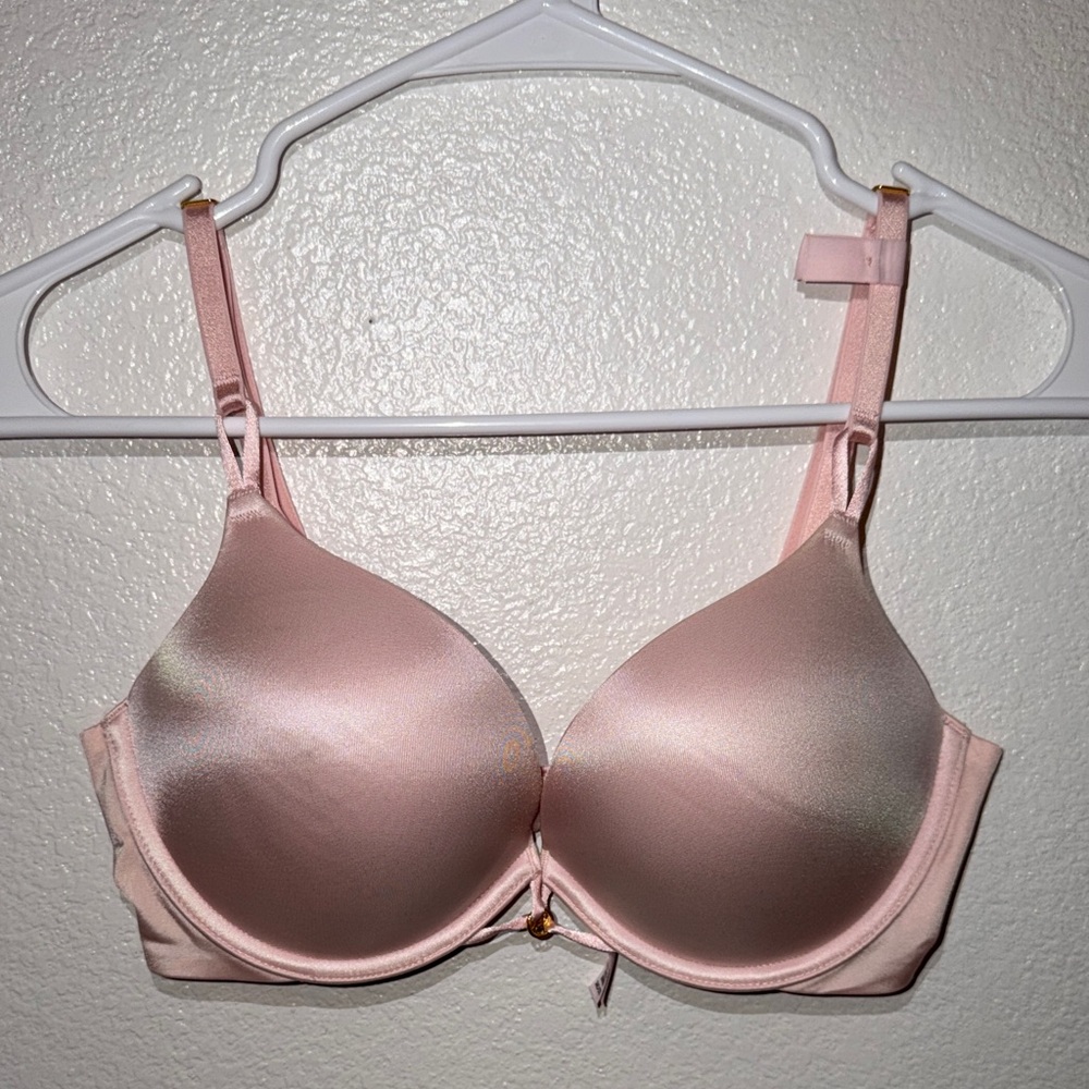 Victoria’s secret bombshell bra